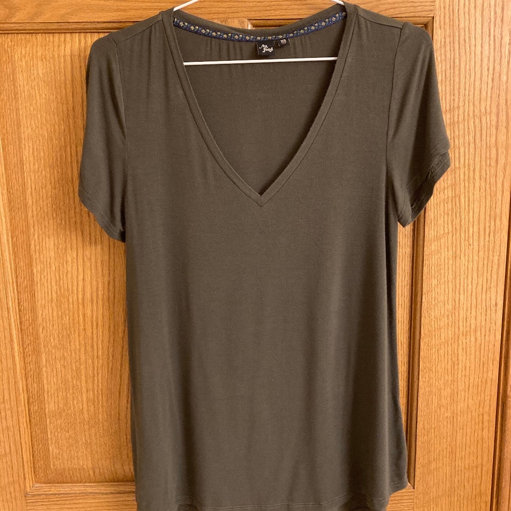 ModCloth Soft Jersey Olive Green V-Neck XS T-Shirt